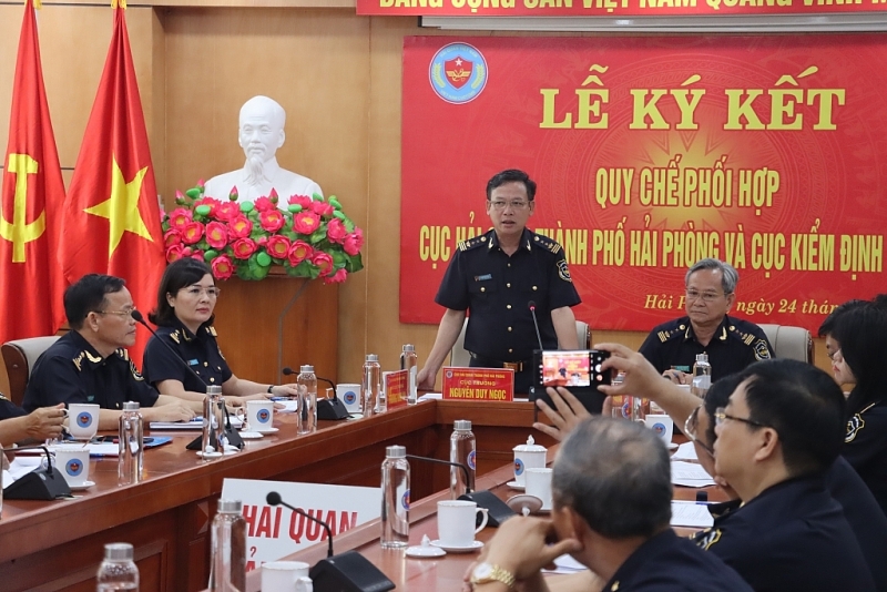 Director of Hai Phong Customs Department Nguyen Duy Ngoc speaks at the signing ceremony. Photo: T.Binh.