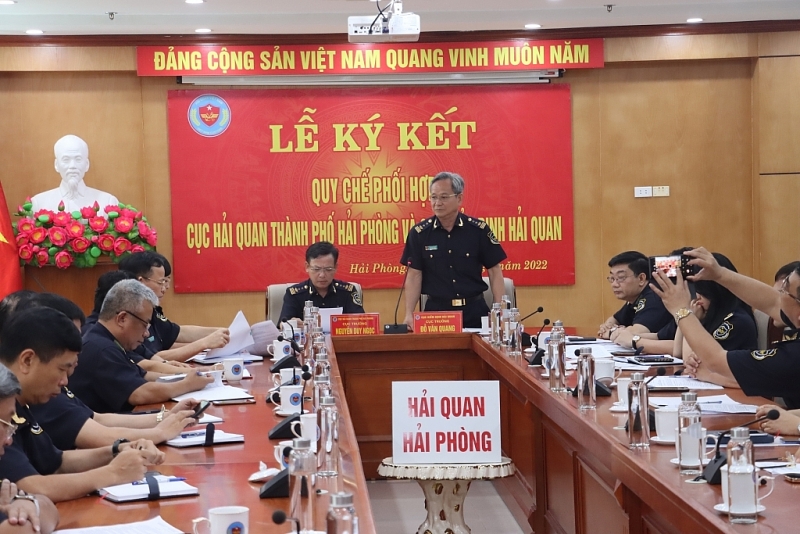 Director of the Customs Inspection Department Do Van Quang speaking at the signing ceremony. Photo: T.Binh.