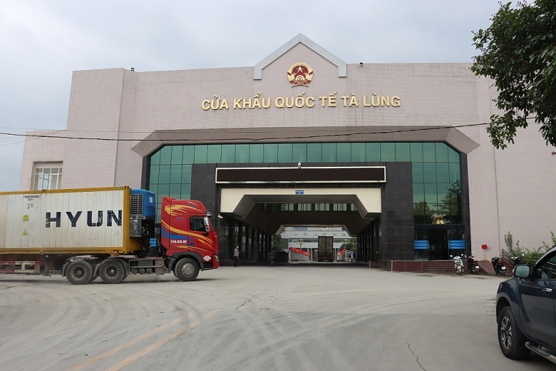 Import and export activities through Ta Lung international border gate, Cao Bang. Photo: T.Binh.