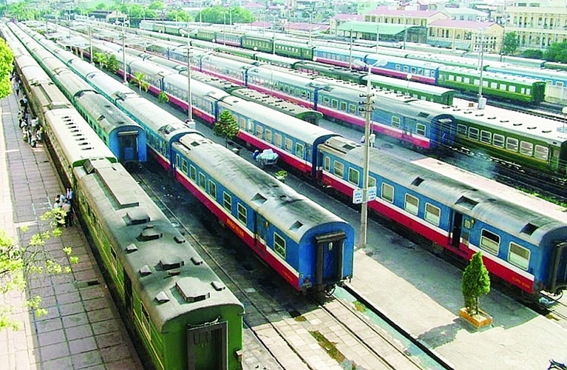 why railways do not attract investment from private enterprises