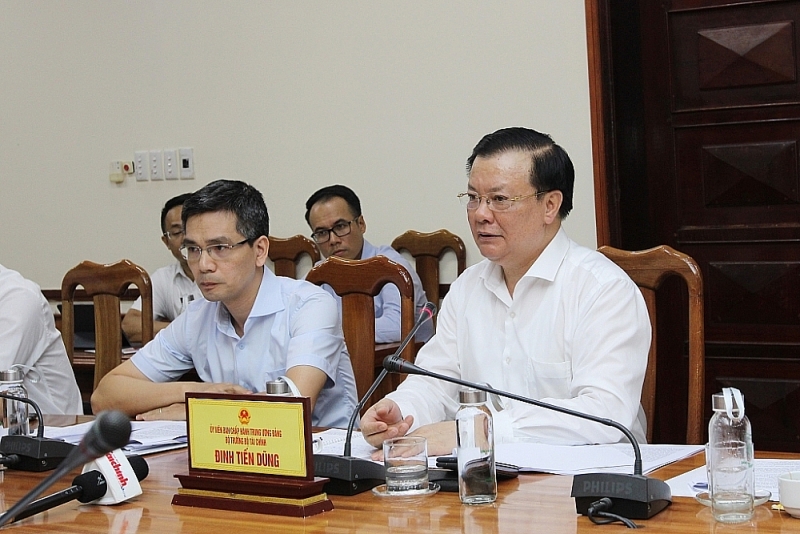 minister of finance works with quang binh on performance of financial budget task