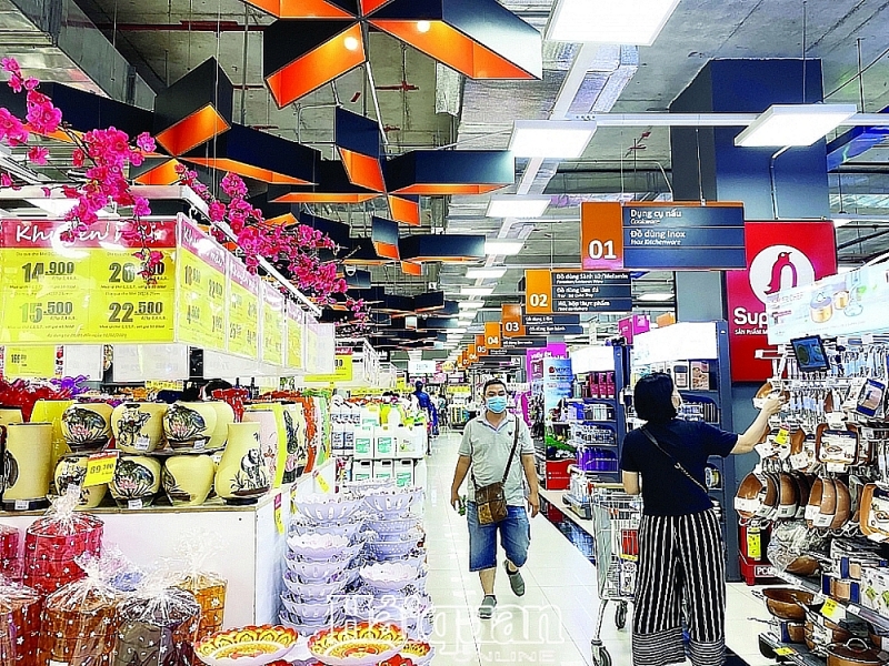 The Ministry of Finance asked local governments to strengthen the price management and stabilisation in their area in the last months of 2021. Photo: Thu Diu