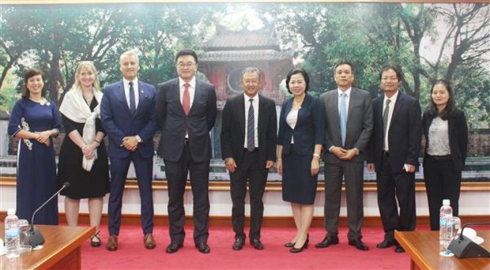 cooperation to promote potential of life insurance market in vietnam