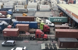 Customs urgently remove congestion at Cat Lai port