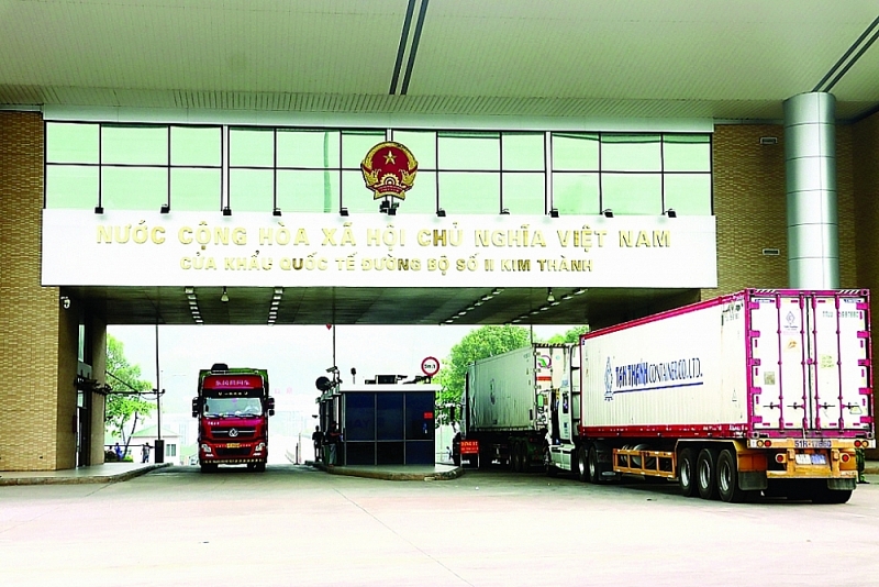 Import and export activities at Kim Thanh international land border gate No.II, Lao Cai. Photo: T.Binh