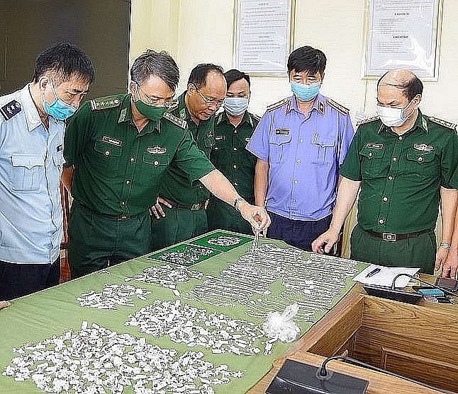 The authorities discover illegal transportation of diamond and gold worth VND15 billion from Hong Kong to Hai Phong in July, 2021. Source: Customs Magazine