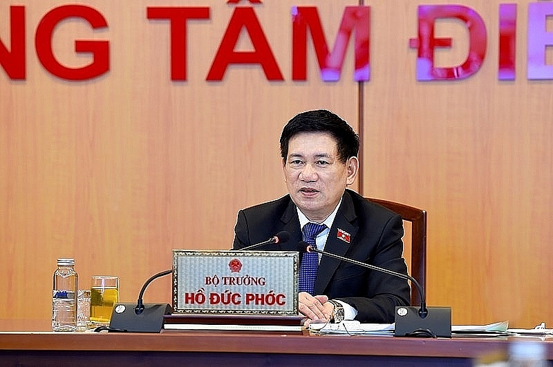 The Minister Hồ Đức Phớc at the meeting.