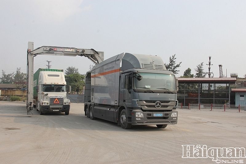 Mobile container scanners of Hai Phong Customs. Photo: T.Binh.