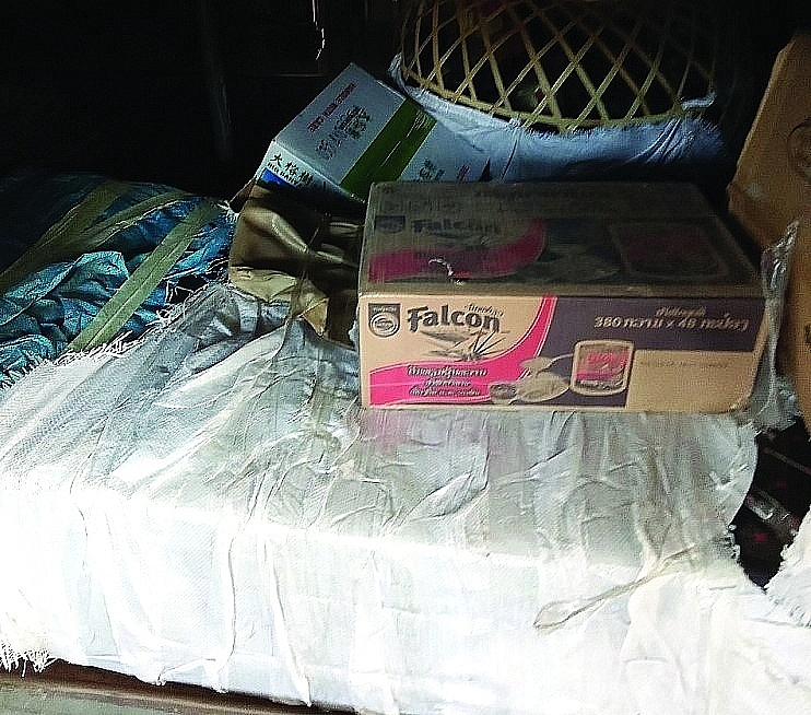 A box of blowers is used to hide drugs. Photo: provided by Quang Tri Customs