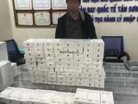 More than 250 iPhones Xs seized at Tan Son Nhat airport