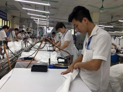 Difficulties pile up, textiles expect orders