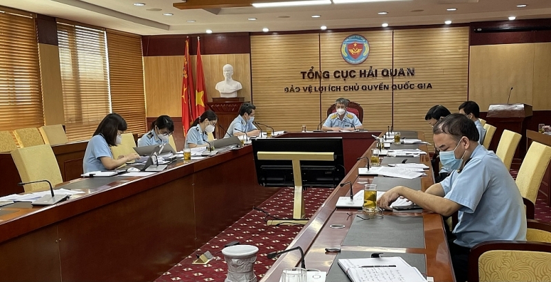 Deputy General Director Mai Xuan Thanh chairs a meeting