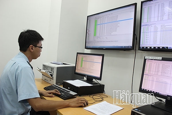 A Customs officer at the Operation Center for Customs IT System. Photo: T.Binh