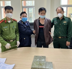 Cao Bang Customs joins six busts of drug violations