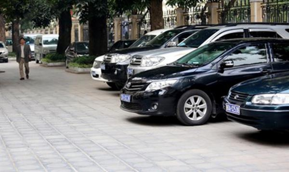 draft decree on public cars stipulates car for senior officers at vnd 920 million