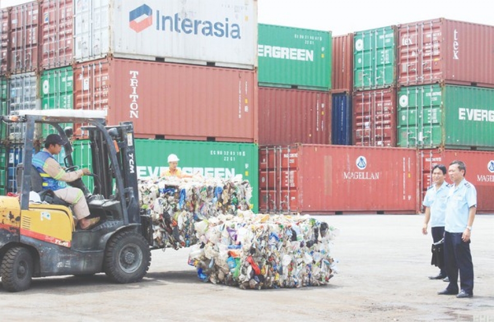 clearly define the role of customs in the management of imported scraps