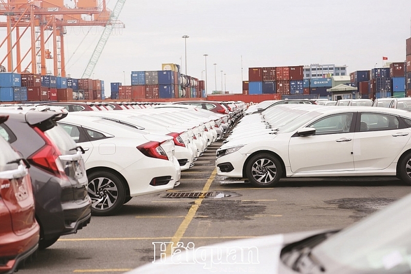 Imported cars: Photo: Ha Phuong