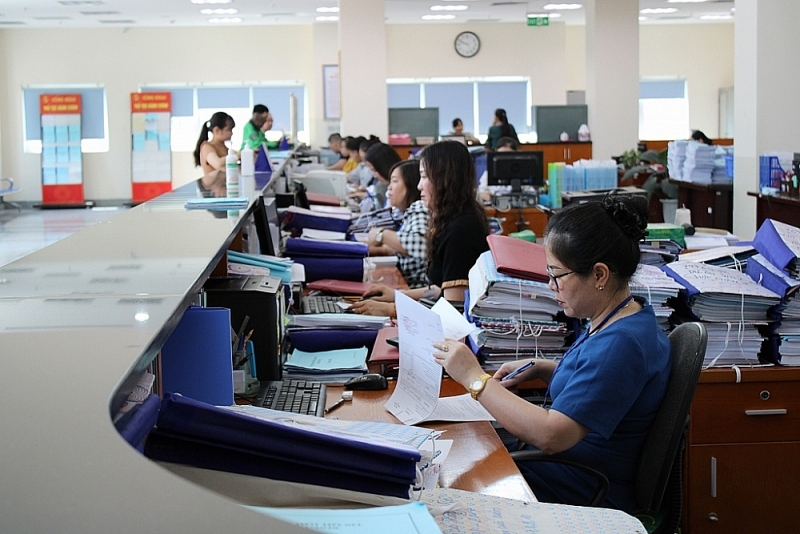 Treasury officers at work. Photo: Thuy Linh
