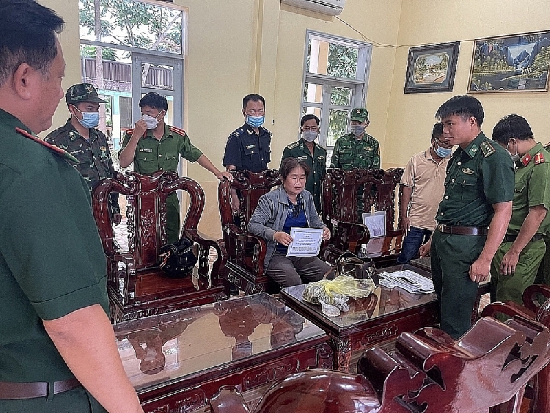 Tinh Bien Customs, in collaboration with other forces, seized more than 1.1 kg of gold