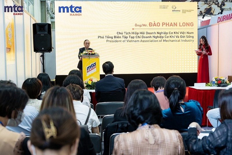 Mr. Dao Phan Long, Chairman of Vietnam Association of Mechanical Enterprises speaking at the press conference