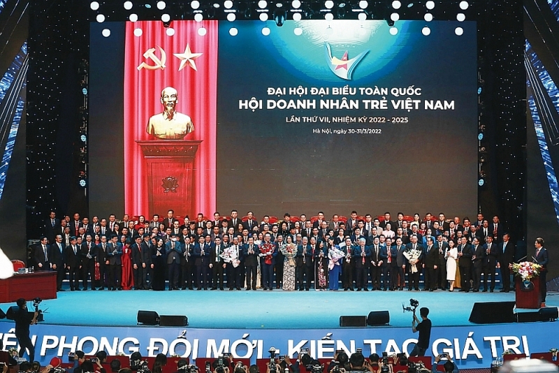 The force of Vietnamese entrepreneurs is getting stronger and stronger, always rich in the will to rise up. In the photo: The seventh National Congress of Vietnam Young Entrepreneurs Association, term 2022-2025. Illustration: VGP