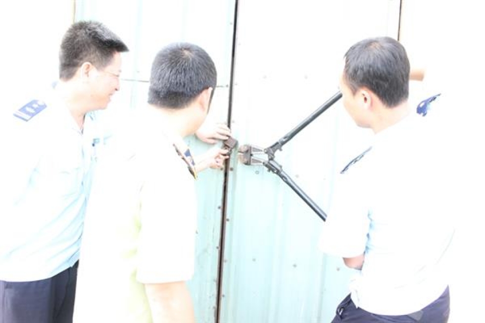 force to search warehouses containing more than 150 tons of sugar of minh hien company limited