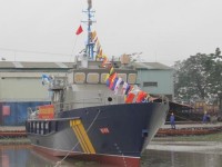 Launching Customs HQ 120 boat