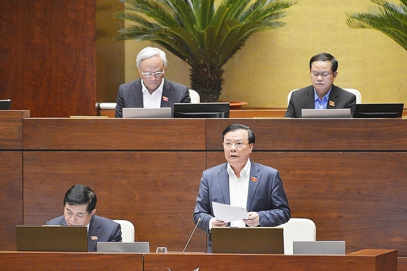 Budget revenue reduces, urgent need is to save spending: Minister of Finance Dinh Tien Dung