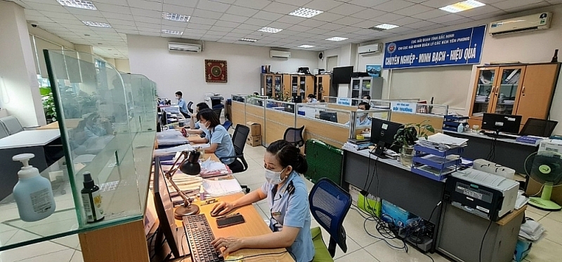 Customs officers of Yen Phong industrial zones Customs Branch (Bac Ninh Customs Department) at work. Photo provided by the branch