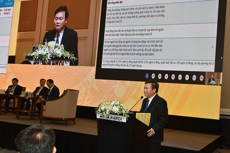 Mr. Nguyen Minh Tan, Deputy Director of the State Budget Department spoke at the Forum.