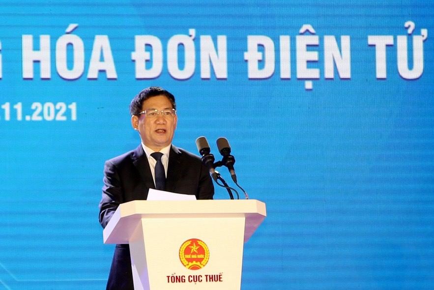 Minister of Finance Ho Duc Phoc speaks at the conference