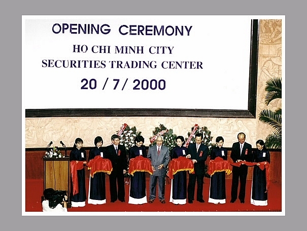 Opening Ceremony of Ho Chi Minh City Securities Trading Center in 2000