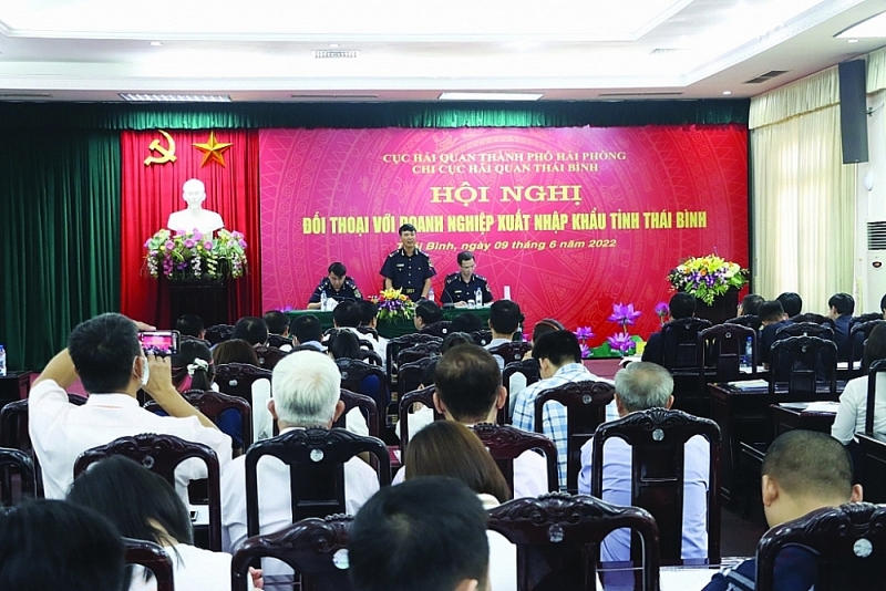 Customs units regularly hold business dialogue conferences. In the photo: Customs – Business dialogue conference held by Thai Binh Customs Branch (Hai Phong Customs Department) on June 9, 2022. Photo: T.Binh