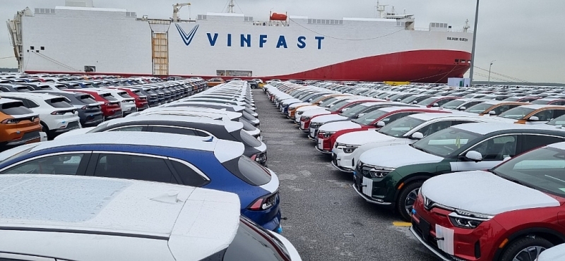 VinFast electric cars are ready on board for export to the US. Photo: CTV.