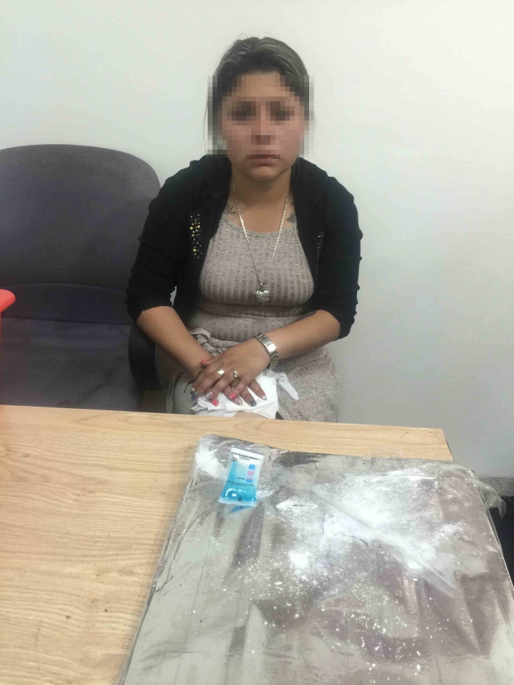 a female passenger carries 16kg of cocaine by air