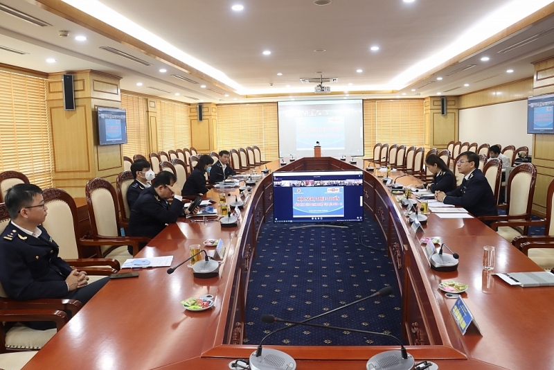 Representatives attend a virtual conference at the General Department of Customs. Photo: T.Binh.