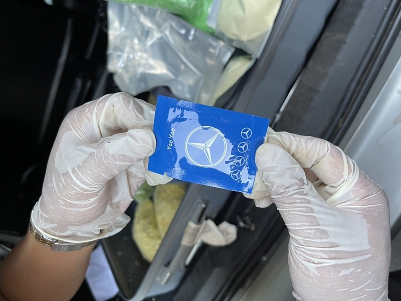 Synthetic drugs are wrapped in packaging with the Mercedes logo, seized by C04. Photo: C04.