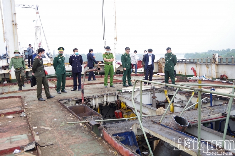 Officers inspect the CHUNG CHING ship
