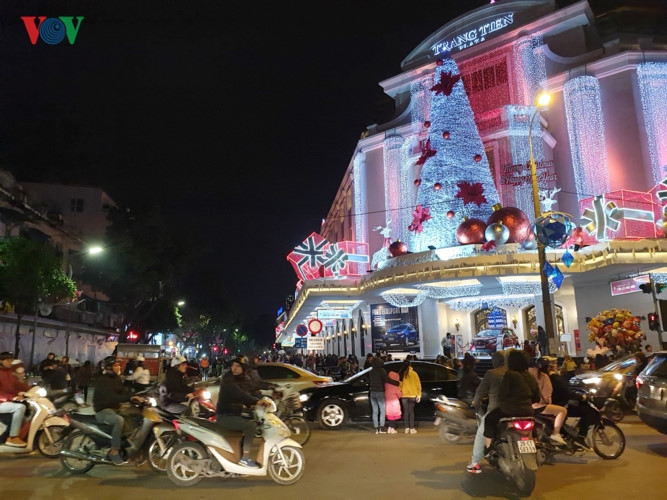 people across vietnam welcome in the new year