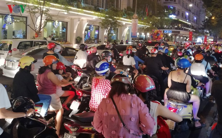 people across vietnam welcome in the new year