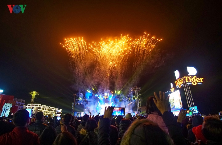 people across vietnam welcome in the new year