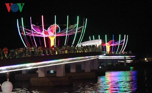 people across vietnam welcome in the new year