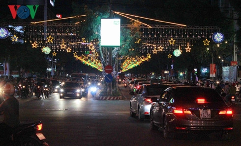 people across vietnam welcome in the new year