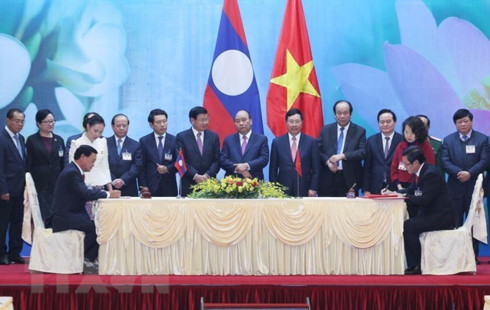 inter govl committees meeting creates new momentum for vietnam laos ties
