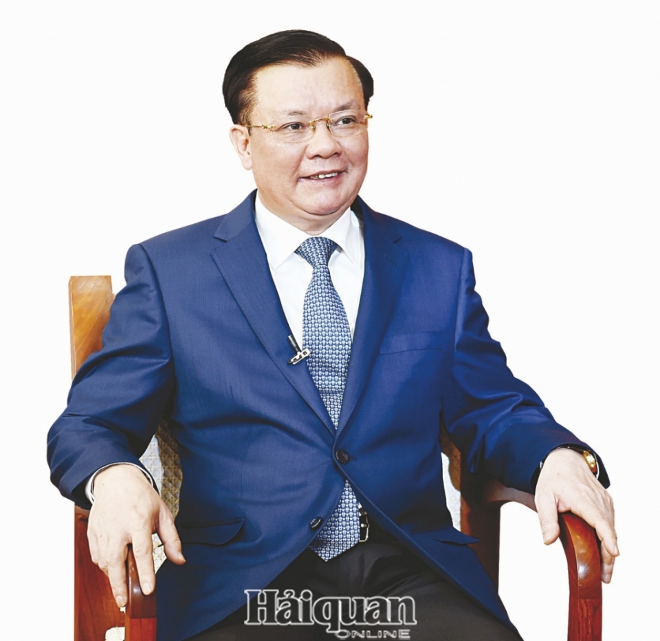 member of central party committee minister of finance dinh tien dung finance sector is harvesting many sweet fruits