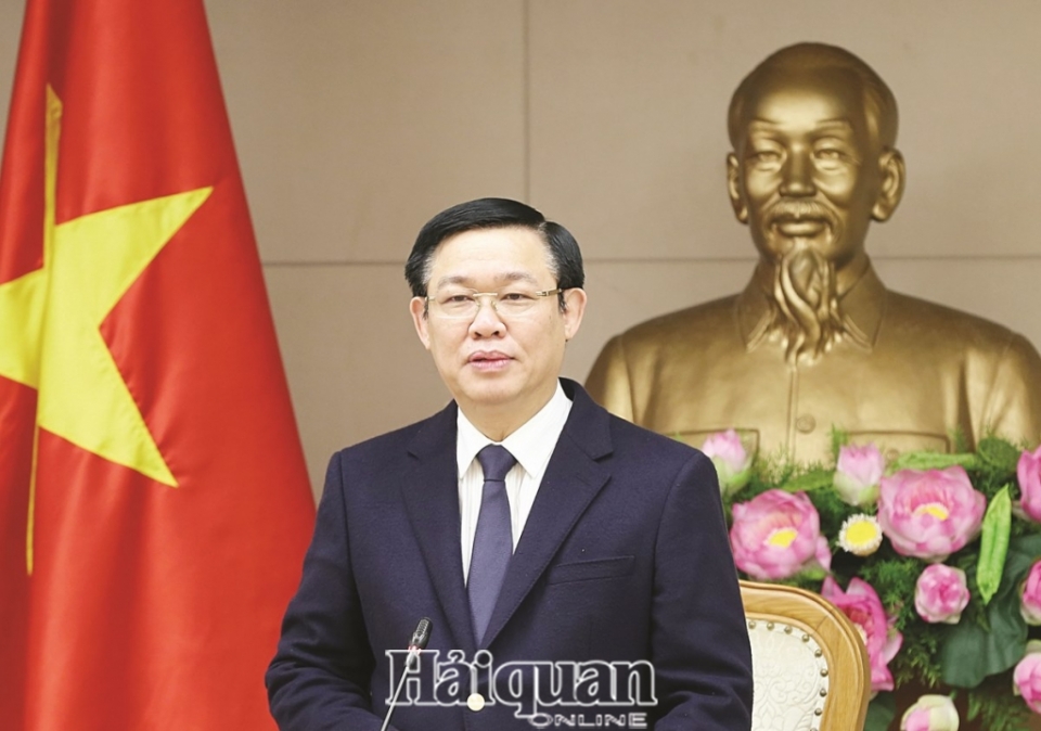 member of the politburo deputy prime minister vuong dinh hue vietnams economy flourishes in a world of fluctuations