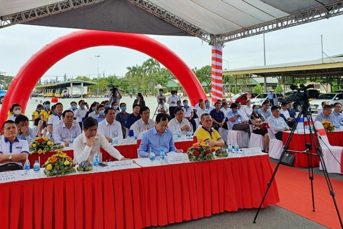 Delegates at the ceremony to mark the export of the first batch of shrimp this year. Photo: Lao Dong (Labour) newspaper