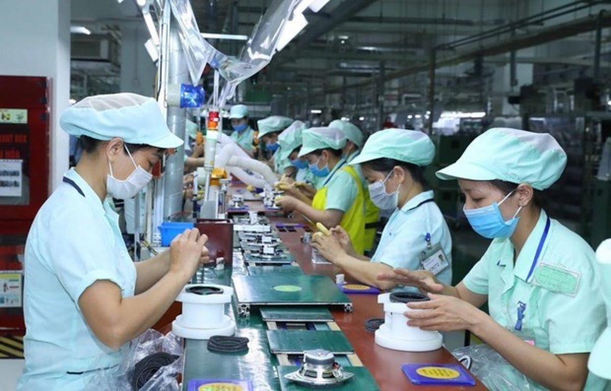Workers of Japan's Foster Electronics Co., Ltd. in Bac Ninh.