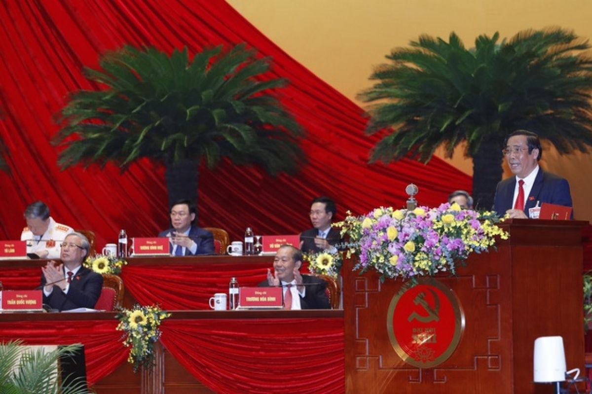 Permanent deputy head of the Party Central Committee’s Organisation Commission Nguyen Thanh Binh  reveals the list of the members of the 13th Party Central Committee.