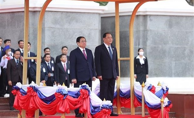 Prime Minister starts official visit to Laos hinh anh 2
